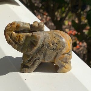 CRAZY LACE AGATE HAND CARVED ELEPHANT